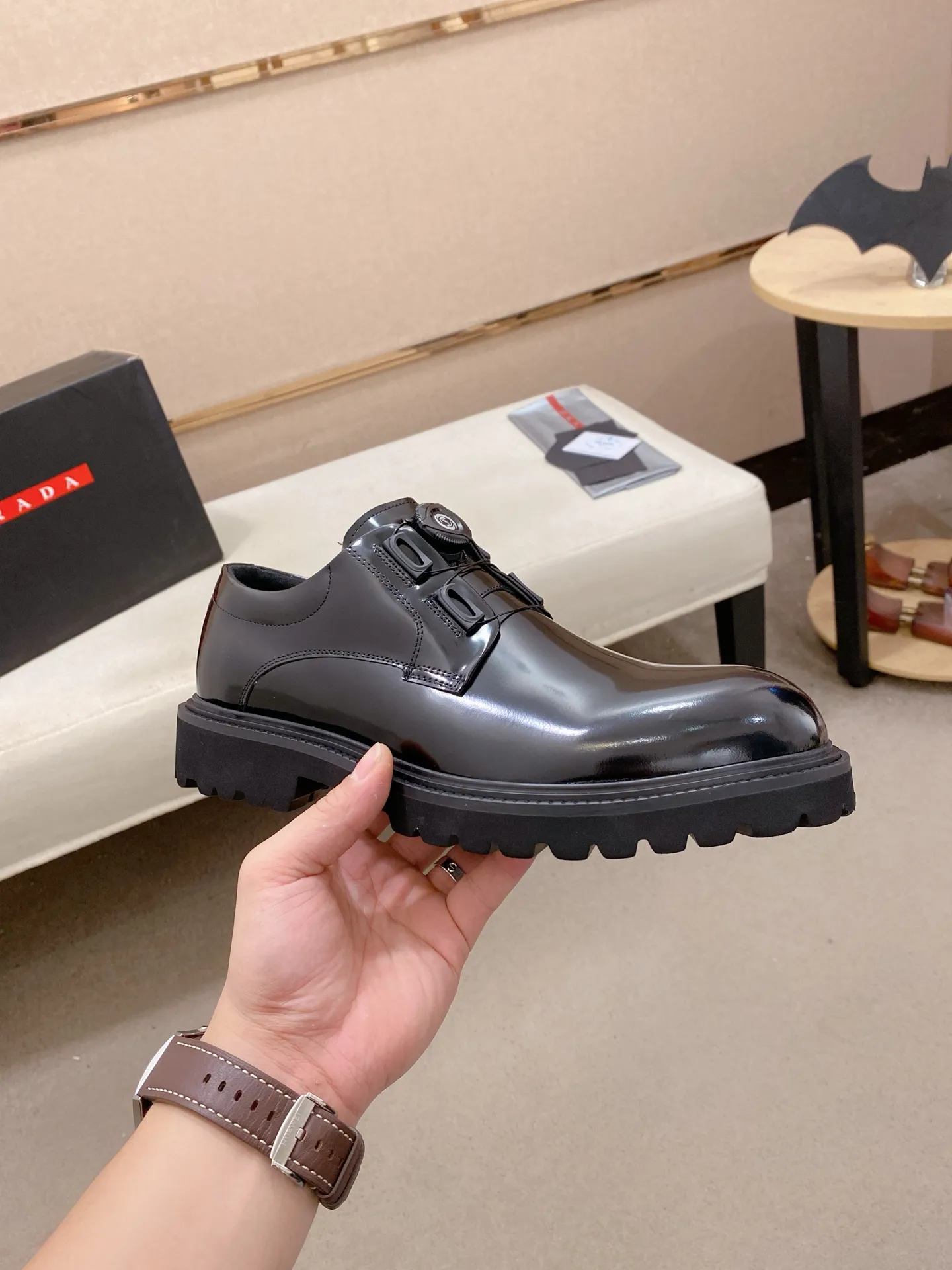Factory price 640💰 🍁🍁High version High-quality new PRADA (Prada) counters are launched simultaneously, new men's shoes, 😘fabrics are selected from imported lacquered first-layer cowhide, and imported cowhide lining. 👍🏿 High-end ☄️ air-cushion molded anti-slip rubber outsole, exquisite lines, simple and elegant, comfortable and high-end for leisure travel. Code number: 38 to 45